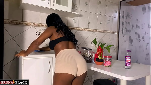 Sedução Na Cozinha: Uma Dona De Casa Grávida Entre Limpeza E Prazer Ardente