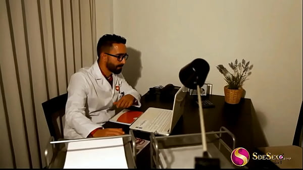 Enfermeras Calientes Entregándose A La Pasión Más Ardiente