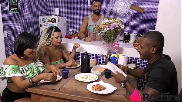 Hoxxxtel 69! Duas Safadinhas No Pelo, Levando Rola Grossa No Cuzinho Até Gemer! – Com Mark Butt E Vinny Burgos