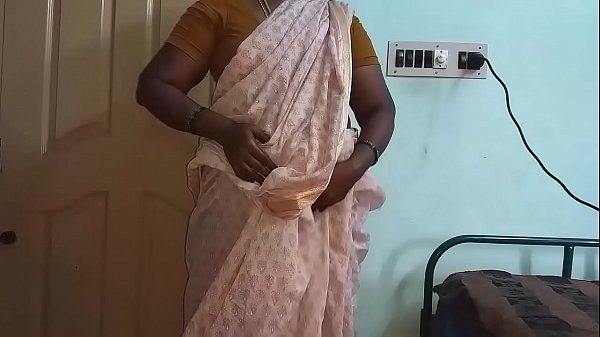 Sultry Indian Housewife’s Steamy Solo Session And Provocative Fingering For Her Father-in-law