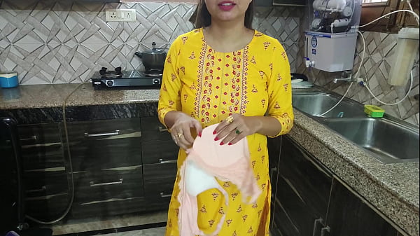 भाभी, रसोई में बर्तन धोते हुए तुम्हारी चूत मेरी चाहत बन गई… दे दोगी?