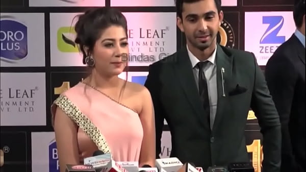 Sultry Bollywood Beauty’s Provocative Nipple Tease