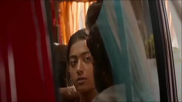 Sizzling On-screen Romance: The Alluring Chemistry Between Rashmika Mandanna And Allu Arjun