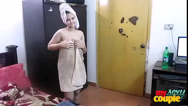 Dripping Desire: Sonia Bhabhi’s Steamy Post-shower Serenade