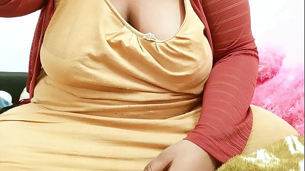 Voluptuous Bengali Bhabhi With Luscious Curves