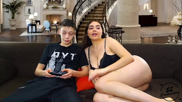 Joven Colombiana Seduce A Un Universitario En Un Encuentro Ardiente