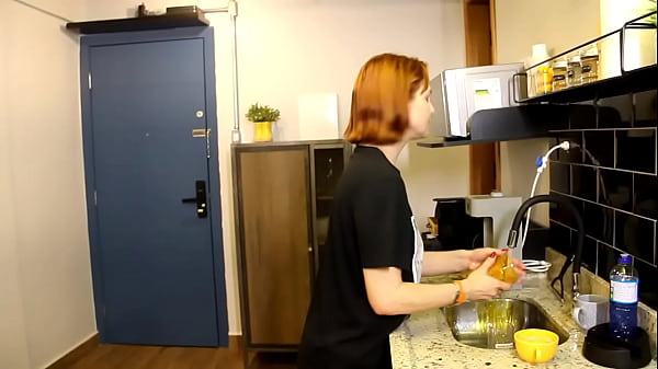 Fogando A Chama Na Cozinha Antes Do Baile