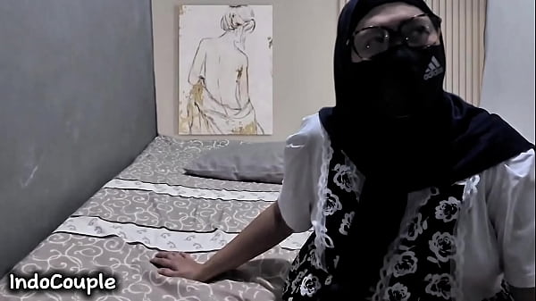 Gairah Tersembunyi: Istri Seksi Indonesia Nikmati Momen Panas Dengan Kekasih Gelap