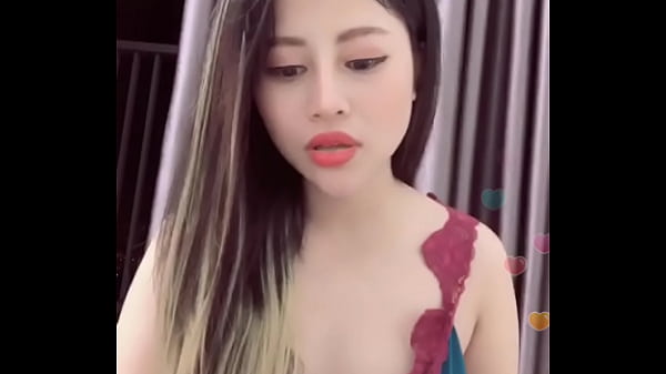 Cuộc Diễn Trực Tiếp Gợi Cảm Của Thần Tượng