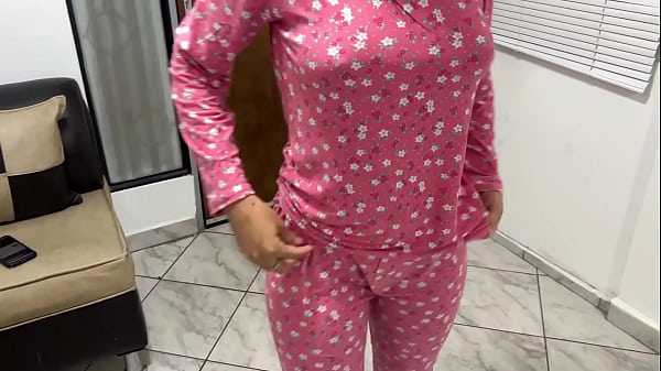 Mi Hijastra Baila Con Su Trasero Sobre Mi Erección
