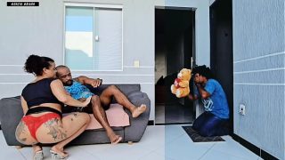 Traído No Dia Dos Namorados: Enquanto Ganhava Presente, Eu Ganhava O Irmão Dele