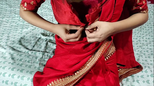 Savoring Her Spice: A Mallu Wife’s Navel Tease Ignites Daring Dhoti Desire
