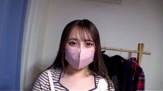 【素人娘が顔出しで大胆フェラチオ】