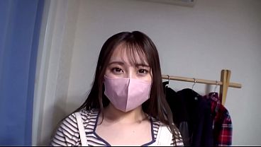 【素人娘が顔出しで大胆フェラチオ】