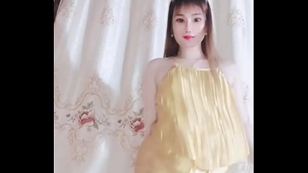 Watch This Young Viet Girl Shake It On Bigo Live