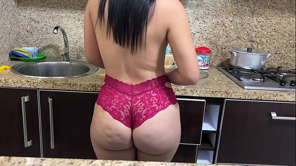Cocina Caliente: Mi Hijastro Se Excita Al Verme En Cacheteros Y No Quiere Irse