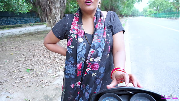 Desi Bhabhi Pleases Client With Passionate Roadside Encounter In Doggystyle