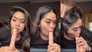Aviva Tiktokers Mainin’ Sepong Dildo Sampe Basah