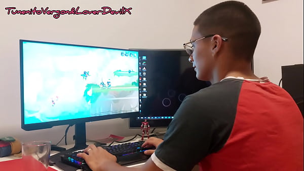 Gamer Con Verga Enorme Y Su Amiga Ardiente, Lista Para Coger Sin Parar