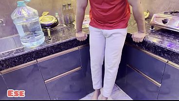Alisha Bhabhi Ka Ras Bhiga Kitchen Mein, Chudai Ka Maza Le Rahi Hai