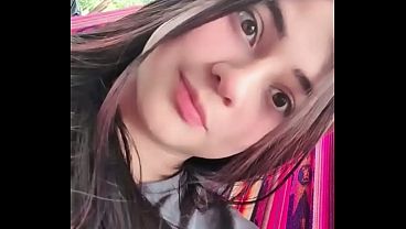 Latina Colombiana Se Excita Sola Y Juega Con Sus Enormes Tetas