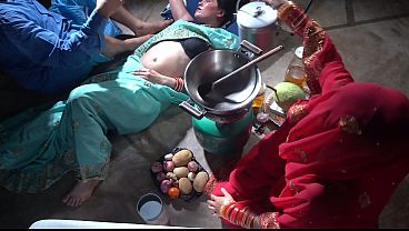 Xxx Kitchen Mein Desi Step Mom Ke Saath Garam Masala, Jab Chachi Aunty Ne Chutney Banayi To Hosh Ud Gaye
