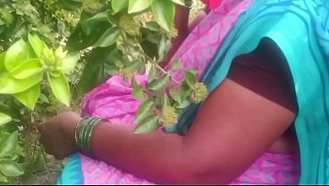 Indian Bhabhi Getting Fucked Hard In A Village Field