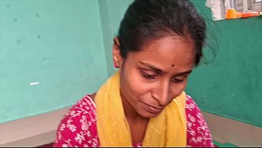 Desi Bhabhi Ko Padosi Ne Zor Se Pel Diya