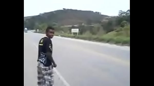 Garoto Afim De Quebrar O Galho, Mas O Pau Quebra No Meio
