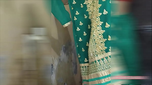 Watch A Sensual Indian Desi Girl’s Bathing Video In Hindi