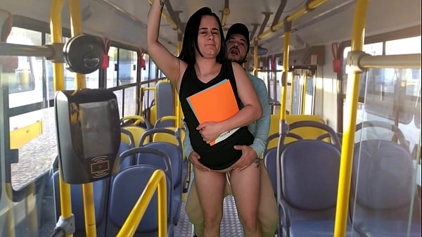 Estudante é Macetada No Busão Na Frente De Todo Mundo