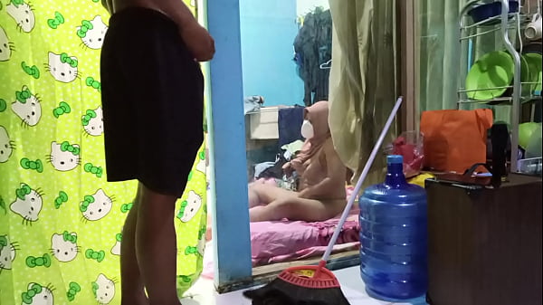 Ngentot Istri Teman Yang Lagi Sibuk Mainin Memek Sendiri