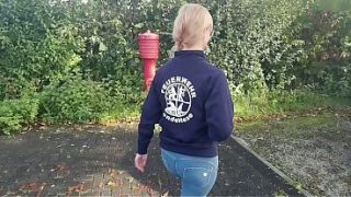 Blonde Hexe Lässt Sich Beim Feuerwehr-praktikum öffentlich Vollspritzen – Extra Ladung Sahne Drin